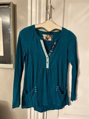 Little yellow button Anthropologie Top nwot